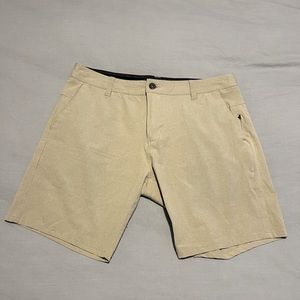 Vuori Aim Shorts - 32 - whiteish grey